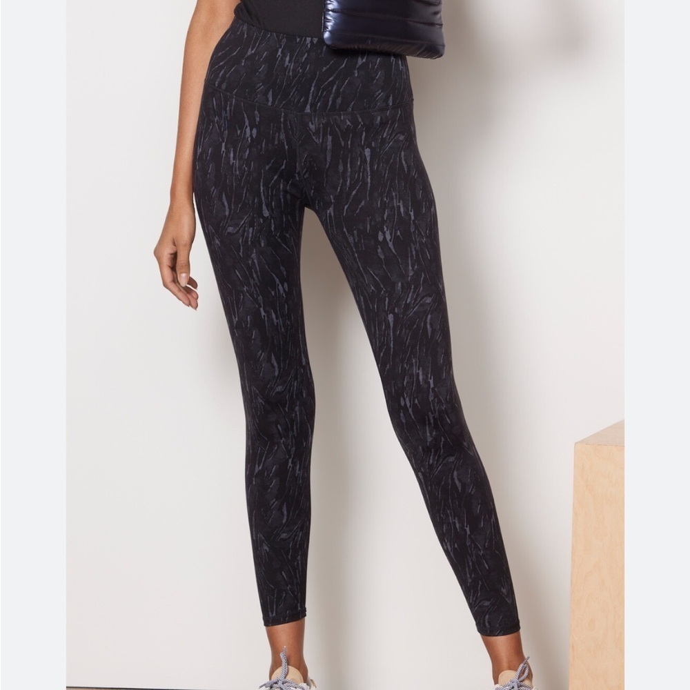 Varley Black & Gray Let’s Go High Rise 25” Leggings Size Medium